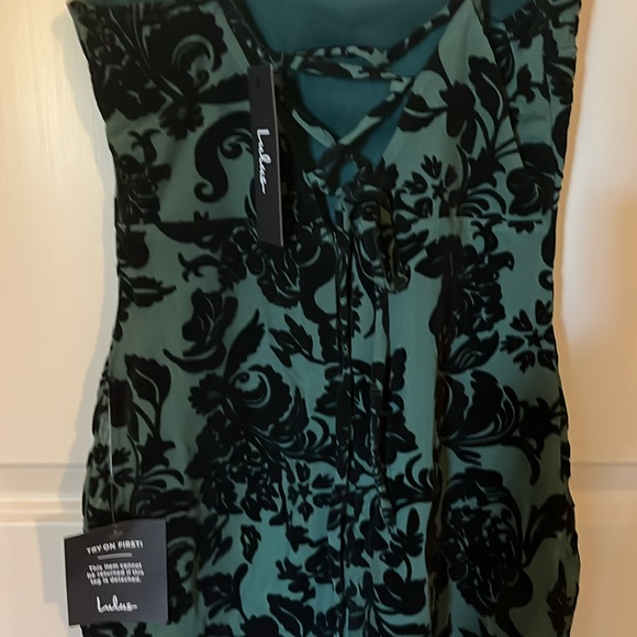 Green velvet burnout dress. Perfect for homecoming! - Picture 4 of 5